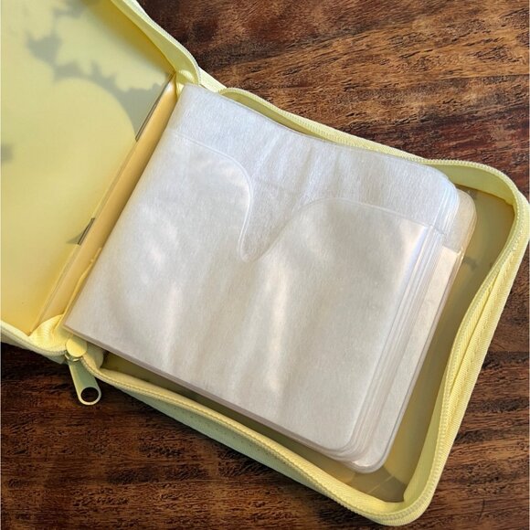 Hello Kitty Bee Floral Fruit Vintage 2003 CD Case Zipper Closure - Picture 4 of 11